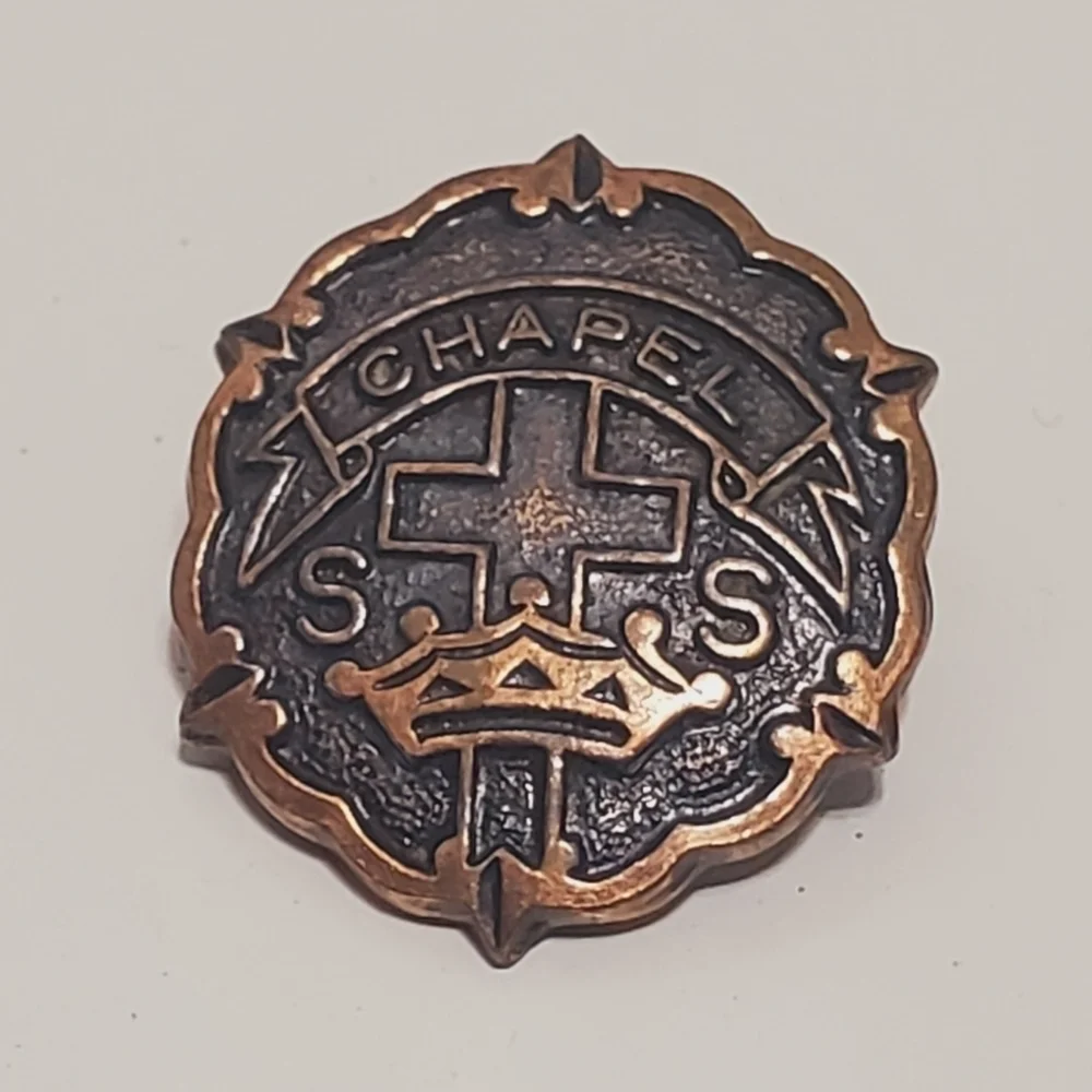 Cross and Crown by Uncas Hat Lapel Pin Bronze 🌴